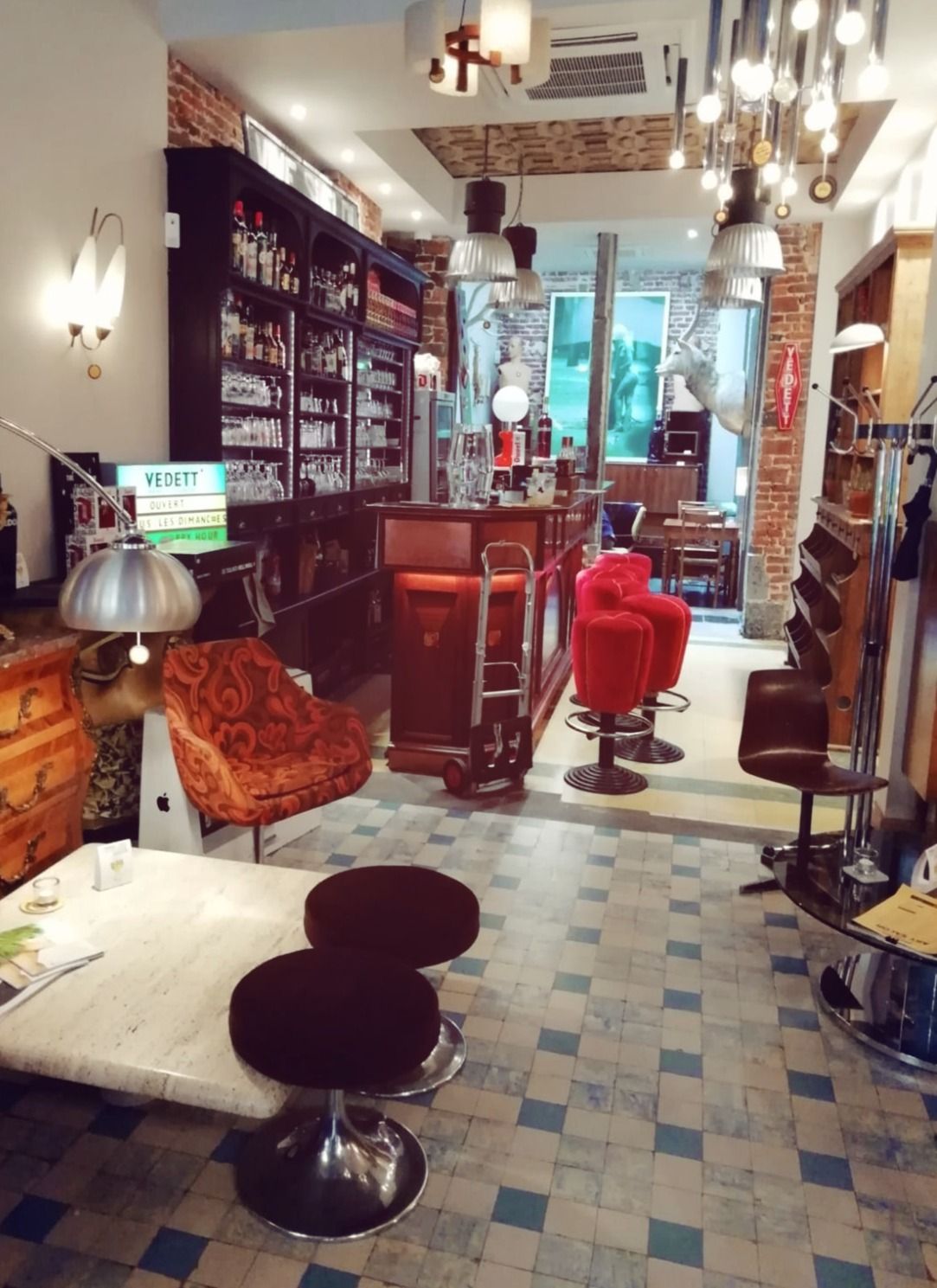 Art Salon.